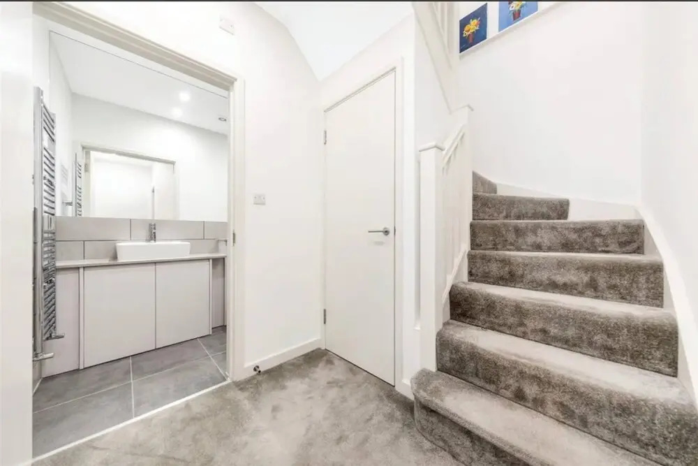 Modern 2 Bedroom Home With Private Garden