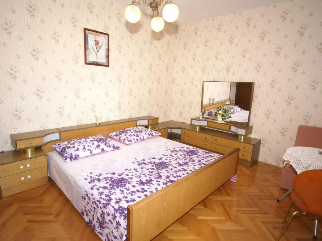 Apartment in Vinisce 100m From the Sea
