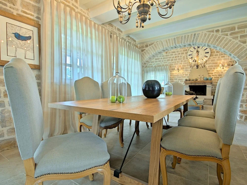 Spacious Villa in Ladici With Artistc Interiors and Pool