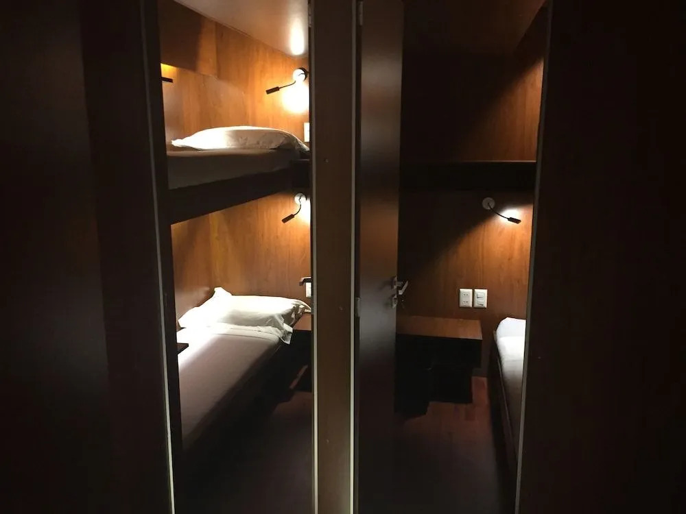 Onkel Inn Airport Sleepbox