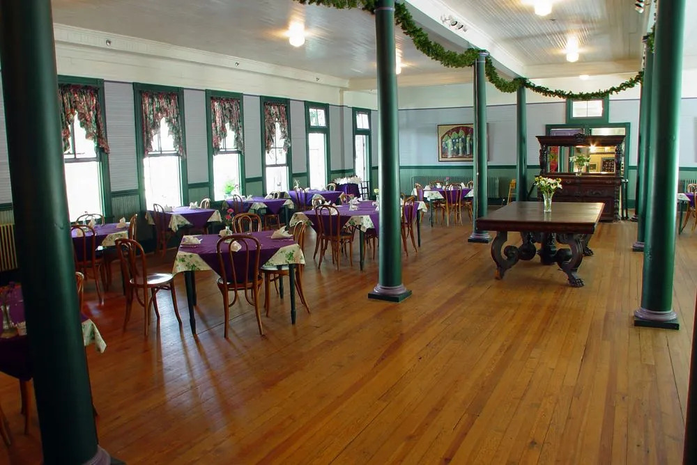 Grand Old Lady Hotel