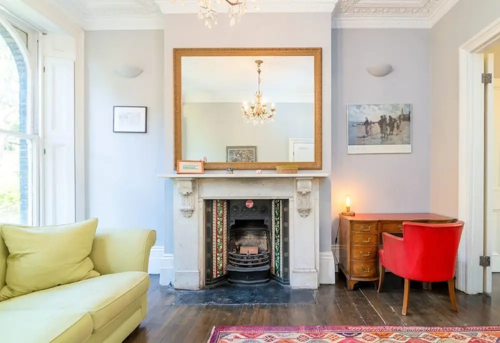 Tremendous House For 10 Guests With Large Garden