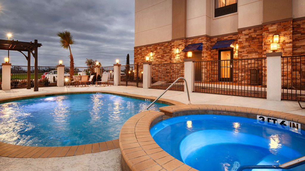 Best Western Plus Flatonia Inn