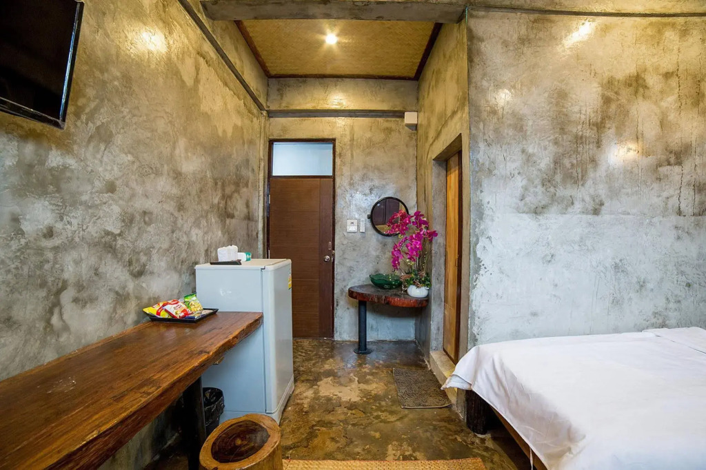 YOLO Chic House