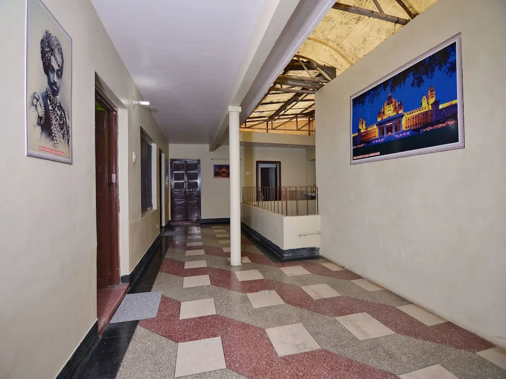 OYO 15984 Crown Plaza Heritage