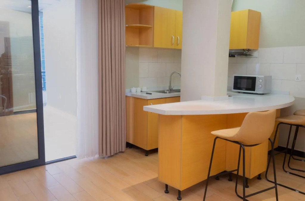 Tropical Plaza Apartments
