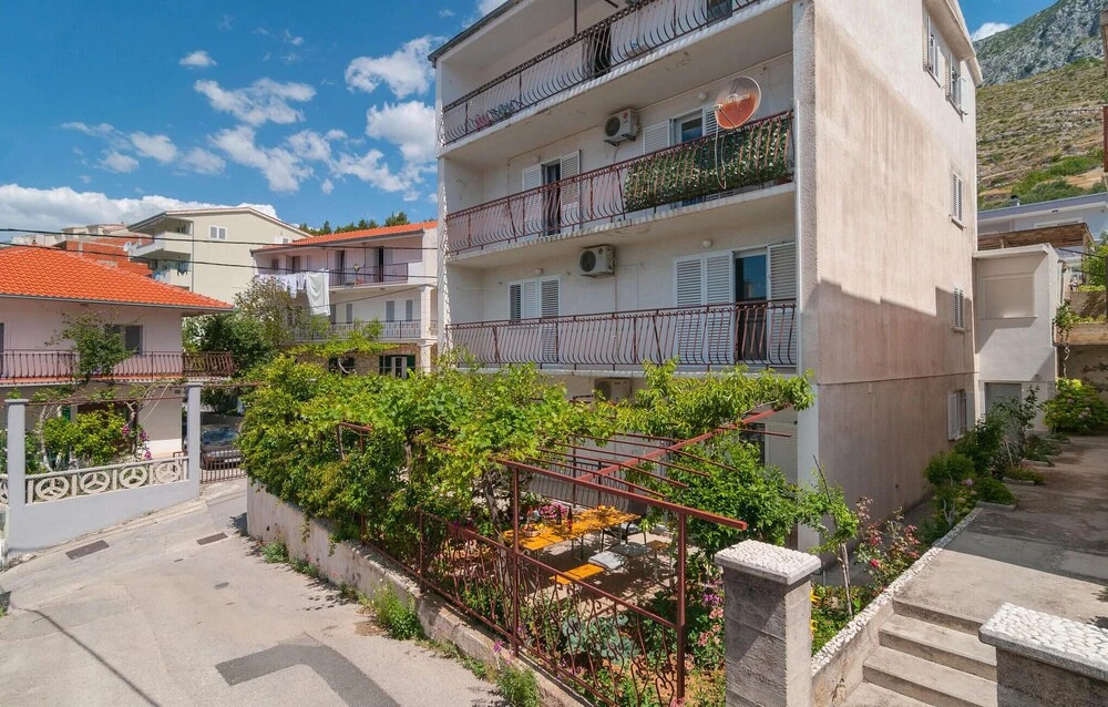 Awesome Home in Dugi Rat With Wifi and 3 Bedrooms