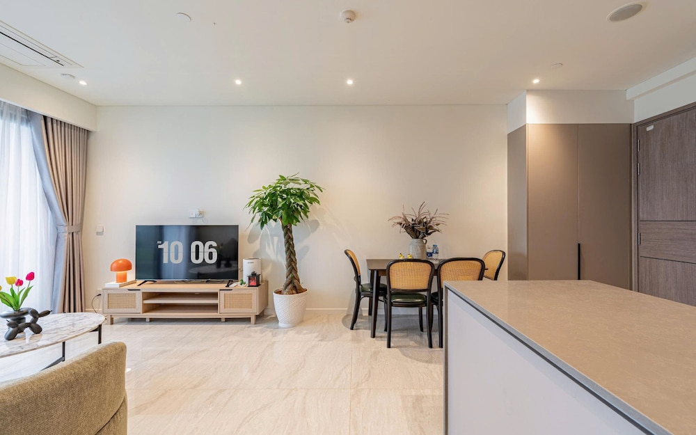 Honey The Opera Luxury Residence
