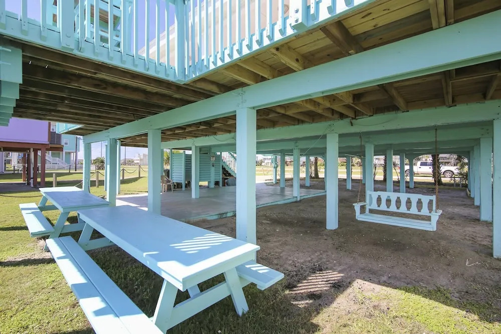 Beachfront Bliss 5 Br Home by RedAwning