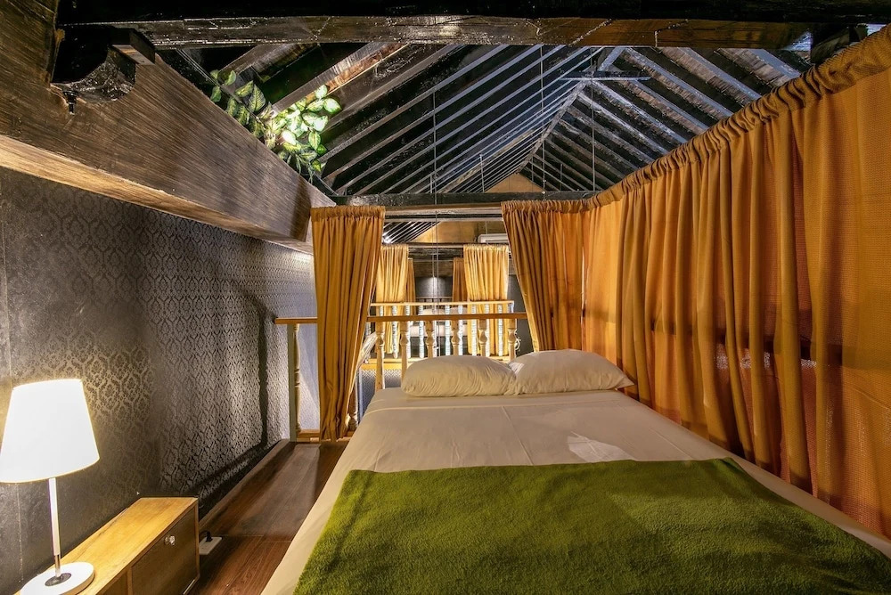 The Clock Hostel & Suites