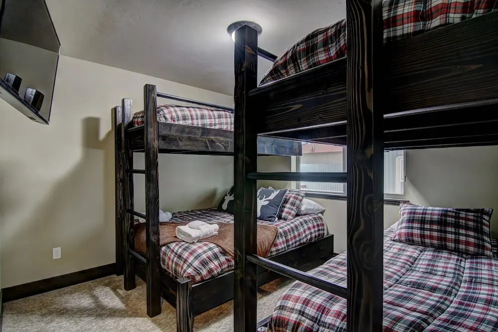 Silver Pines - Ski or Summer 30+ day Home