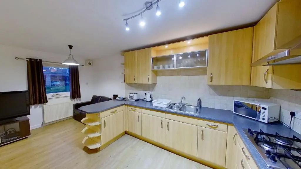 Orange Town House - Shaw Road, Only 6 Minutes to City Centre