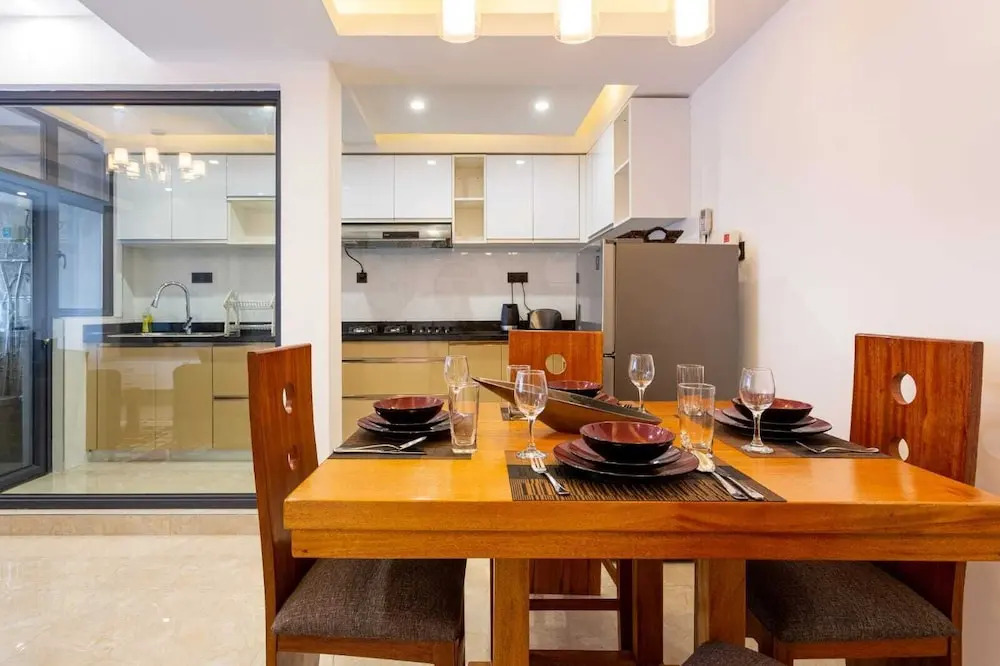 Lux Suites Urban Oasis Apartment
