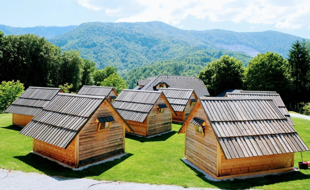 Small wooden houses and Apartments Zgornja Dobrava