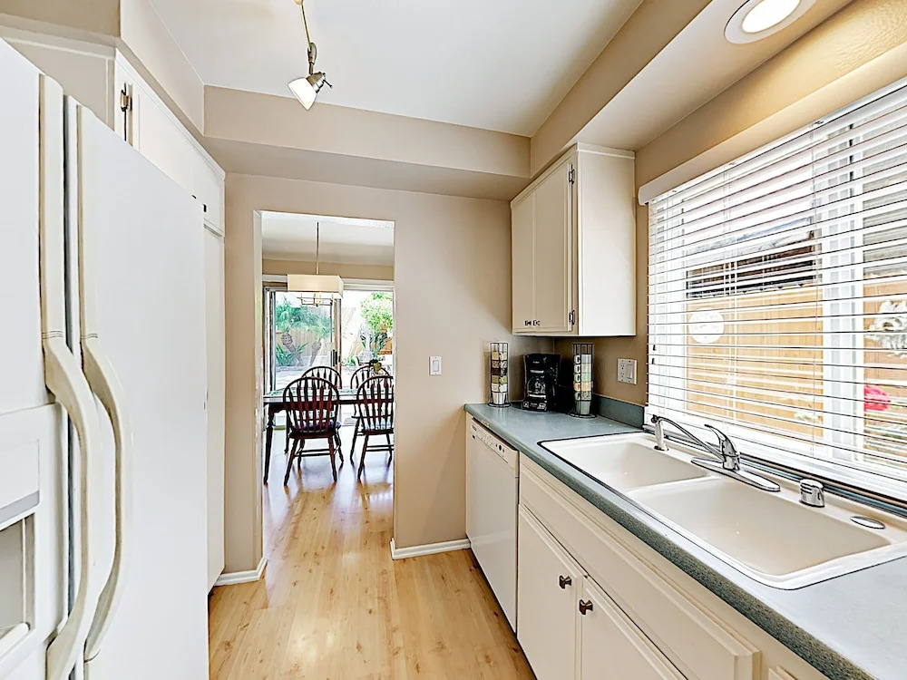 1160 Oxnard - 4 Br Home