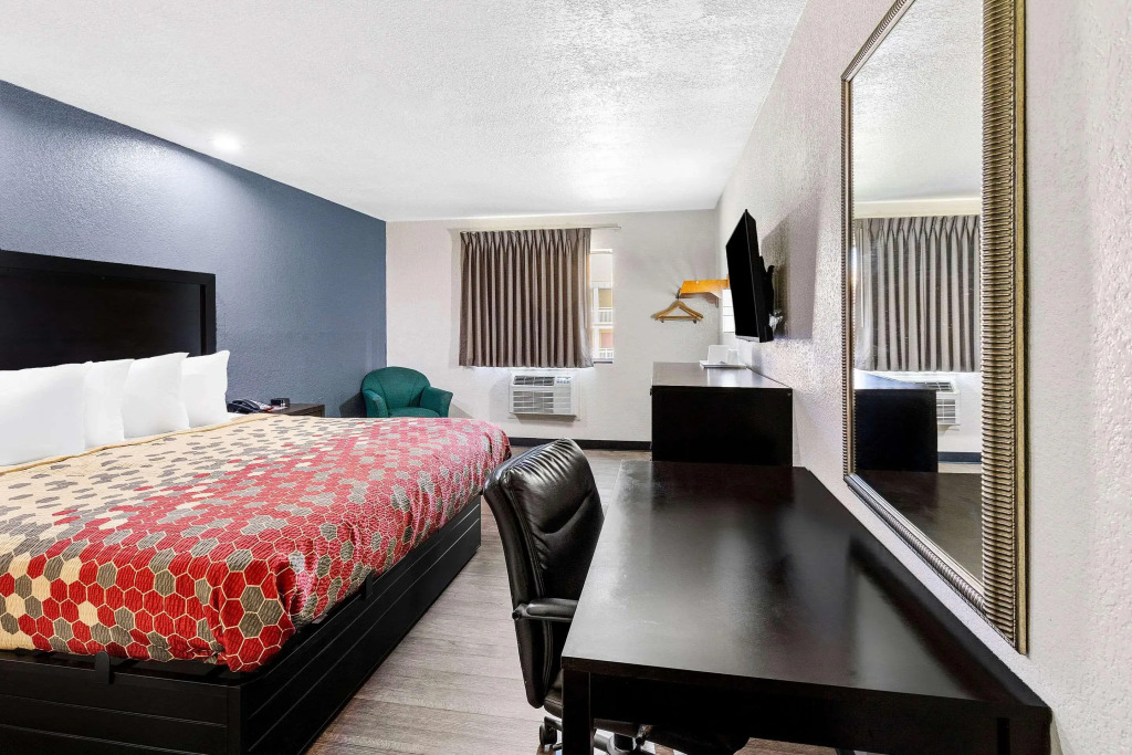 Econo Lodge Akron Copley Northwest