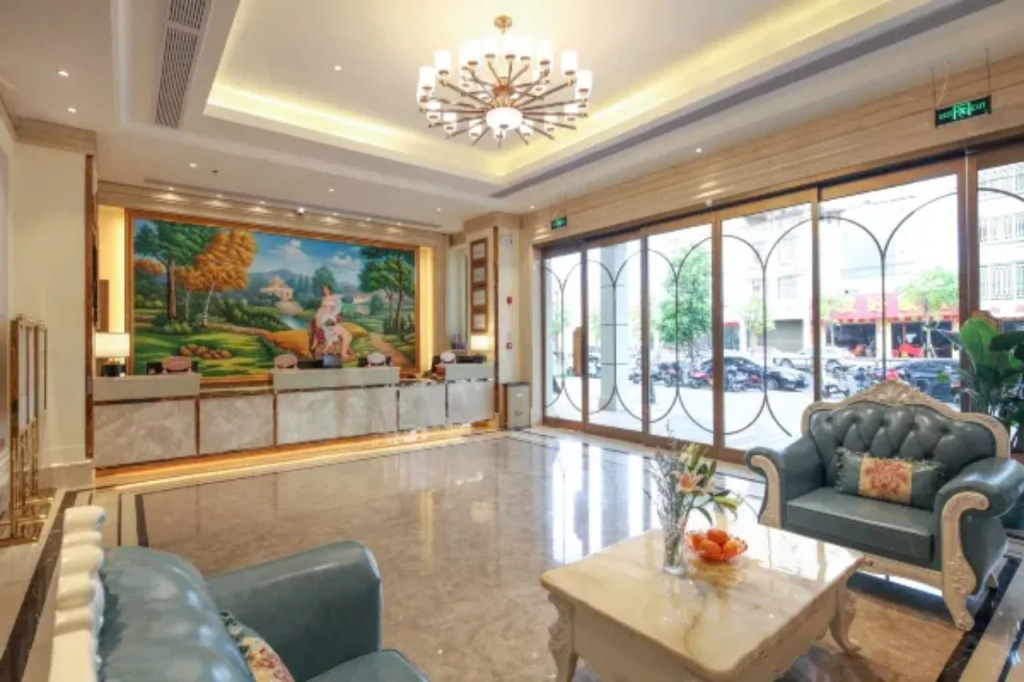 Vienna Hotel (Lingao Store)