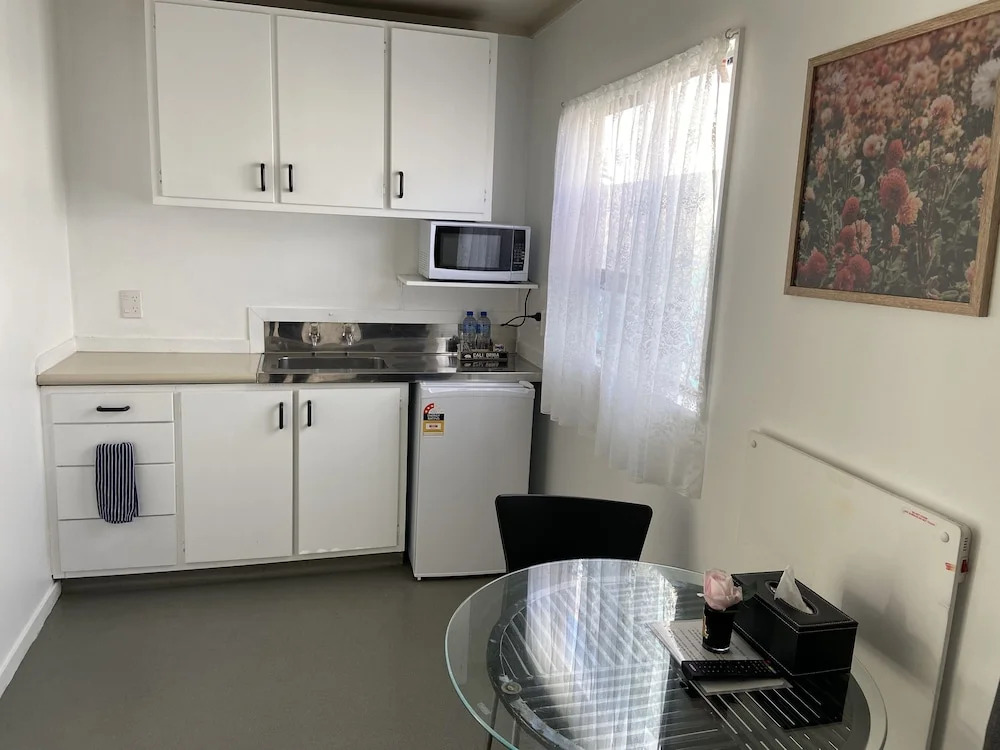 Summer Inn Motel - Newly Renovated