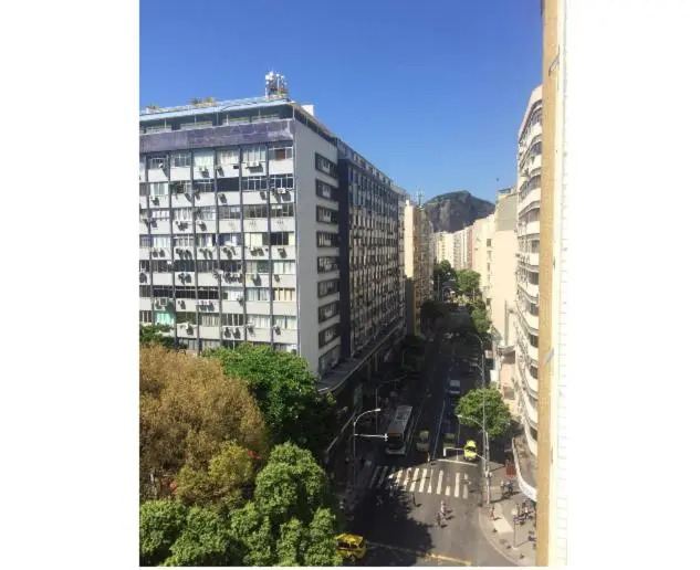 Confortável apto cama queen e sofá cama - COPACABANA