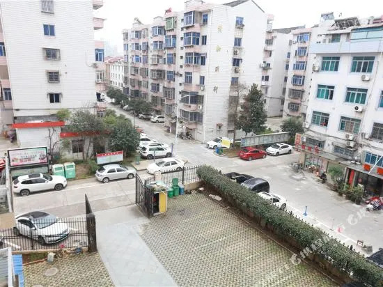 Huangyan Media Hotel
