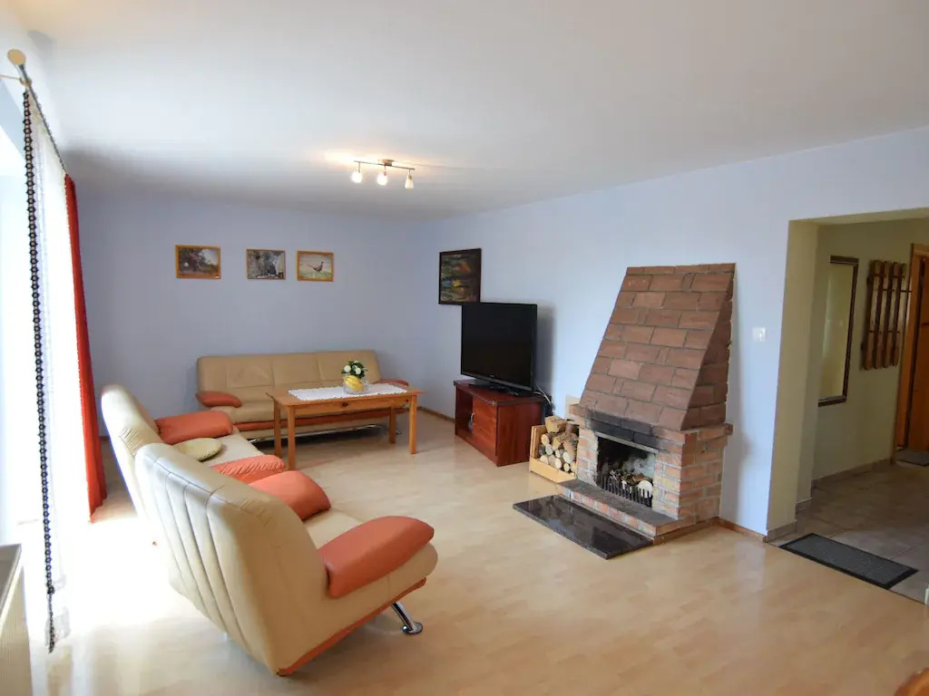 Cottage in a quiet location by the lake Mausz, Parchowo in Kashubia