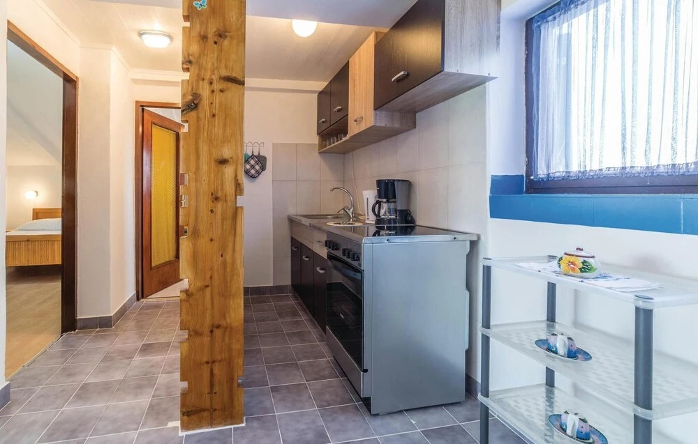 Awesome Home in Tar With Wifi and 3 Bedrooms