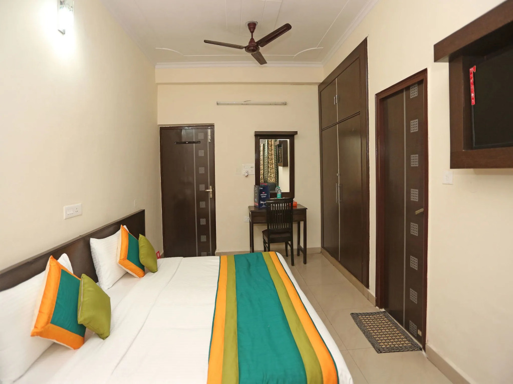 OYO 15929 Comfort Residency