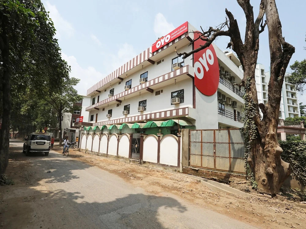 OYO 15027 Hotel Lotus International