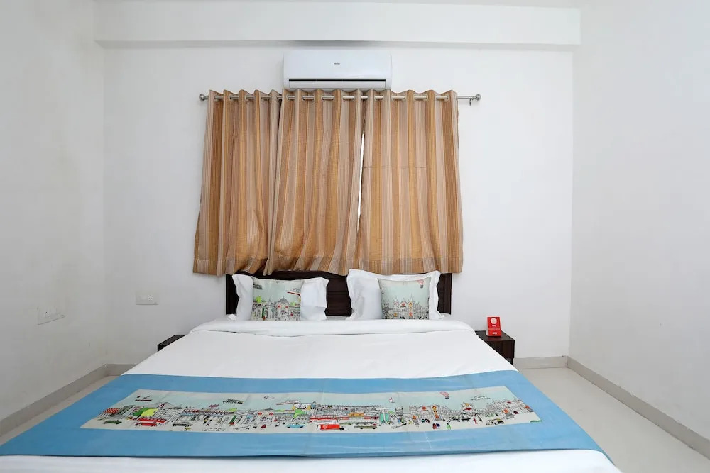 OYO 10064 Home Bright 3BHK Gulabh Bagh