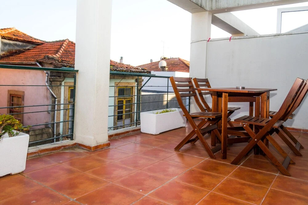 Liiiving - Downtown Balcony Apartment