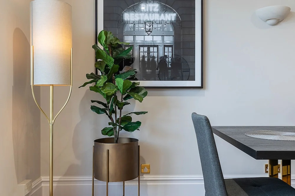 JOIVY Astonishing 2 Bedroom near Mayfair & Piccadilly Circus