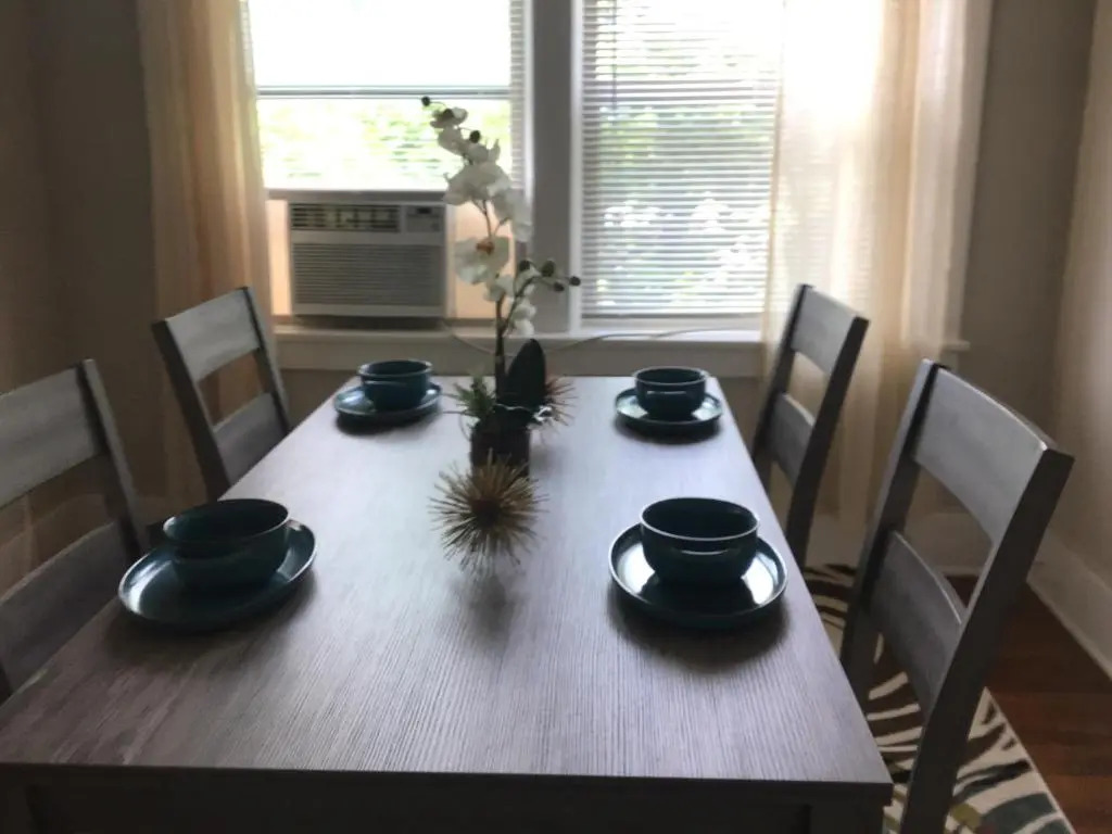 Cherry Street Vintage Apartment-Free Parking!