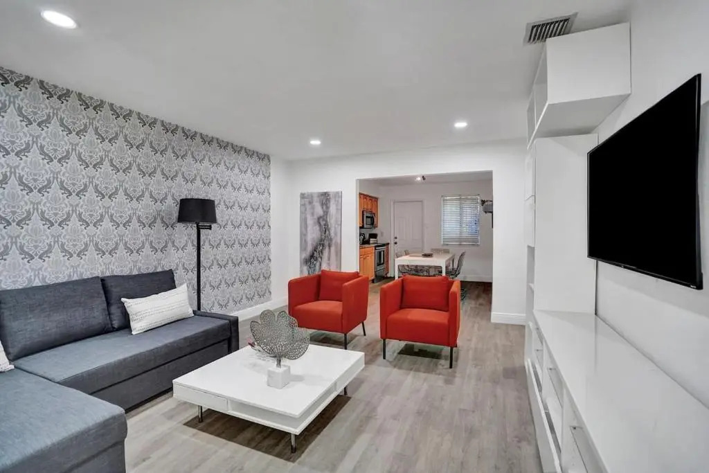 Biscayne deluxe private house 4br2bath free parking garden BBQ