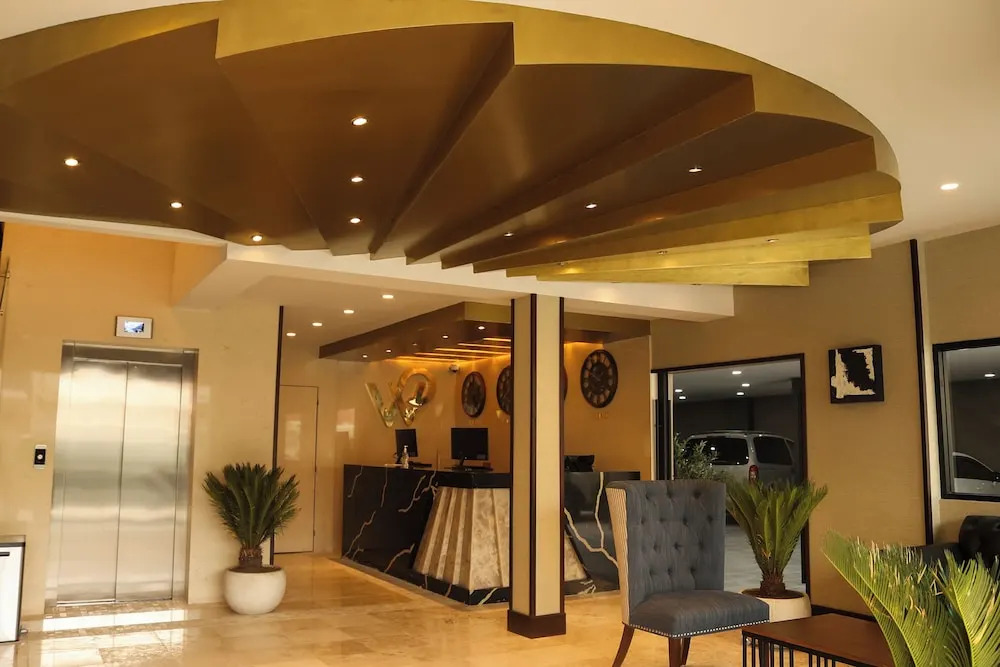 Hotel West Plaza