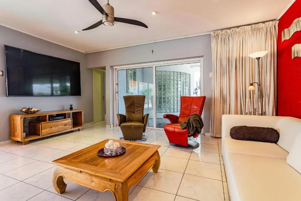 Large Villa With View! Private Pool Free Utilities!