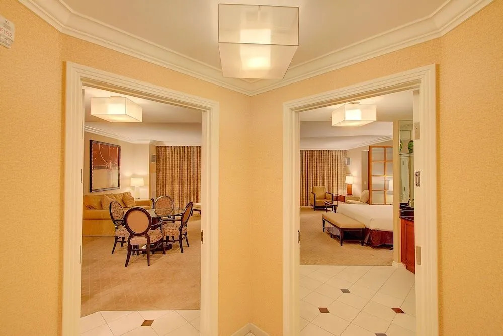 MGM Signature Deluxe Balcony Strip View Suite
