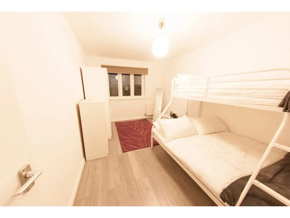 Newly Refurbished 2-br Flat for 5 in London