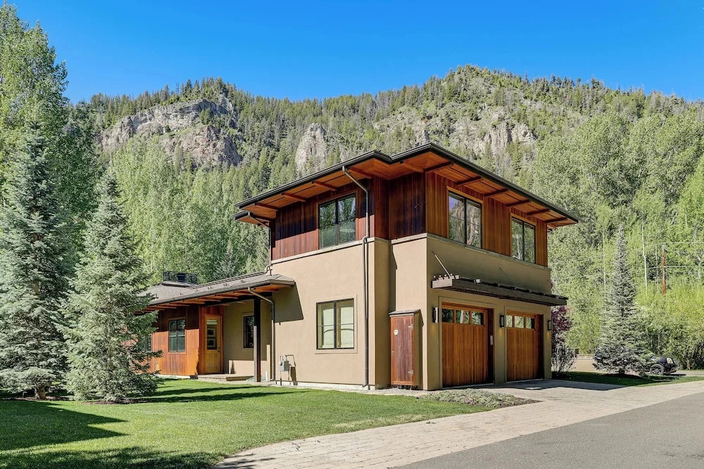 Walk to Town & Trails! Luxe Mtn Retreat w/ Hot Tub