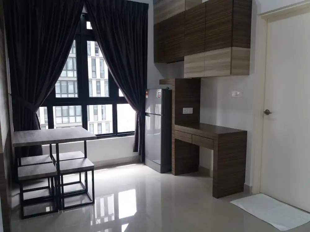 Ezzyhome@Medini