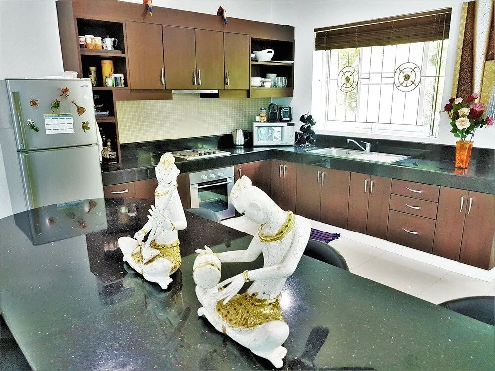 Thai Family karon Pool Villa 泰如家卡伦3卧泳池别墅