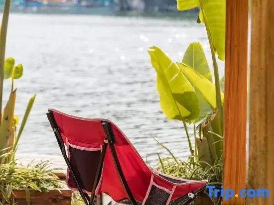 Lan Ha Floating Homestay