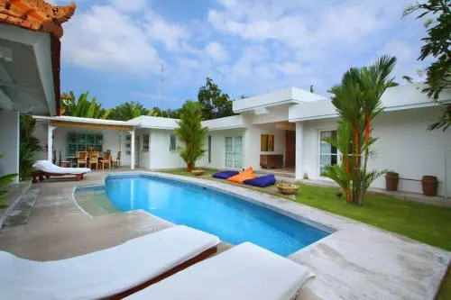 Villa Mutiara Putih by Optimum Bali, Central Seminyak, Walk to beach