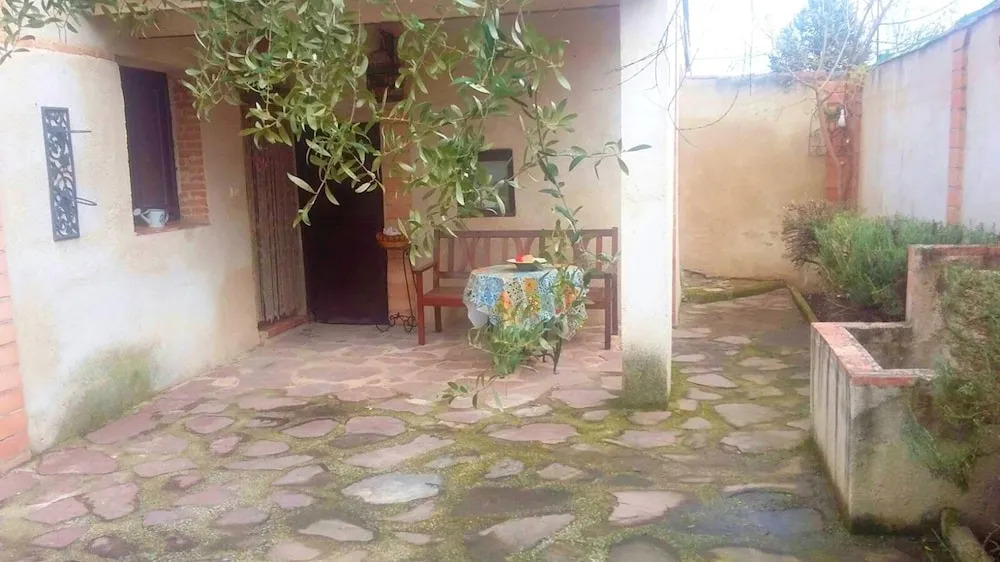 House With 2 Bedrooms in Bernuy, With Furnished Garden