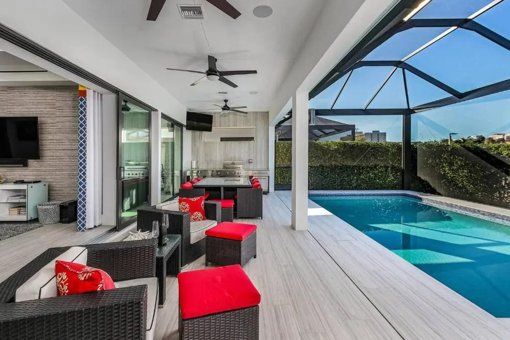 Beach 5 Min. Walk-Luxurious Modern Pool Home