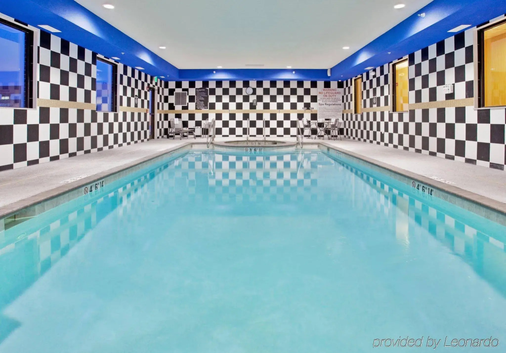 Holiday Inn Express & Suites - Lincoln Downtown by IHG
