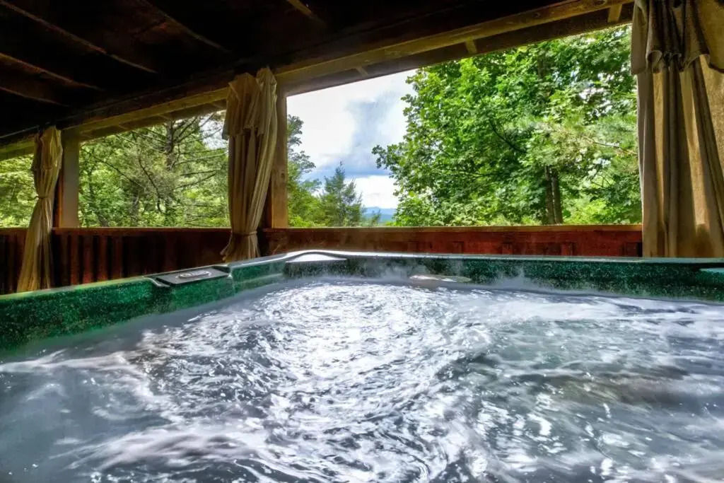 Nice View Fireplace Hot Tub Porch Bed Private