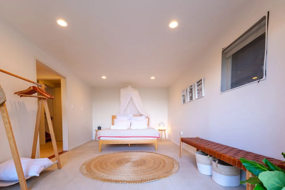 Koi Waiheke with private beach access and mooring
