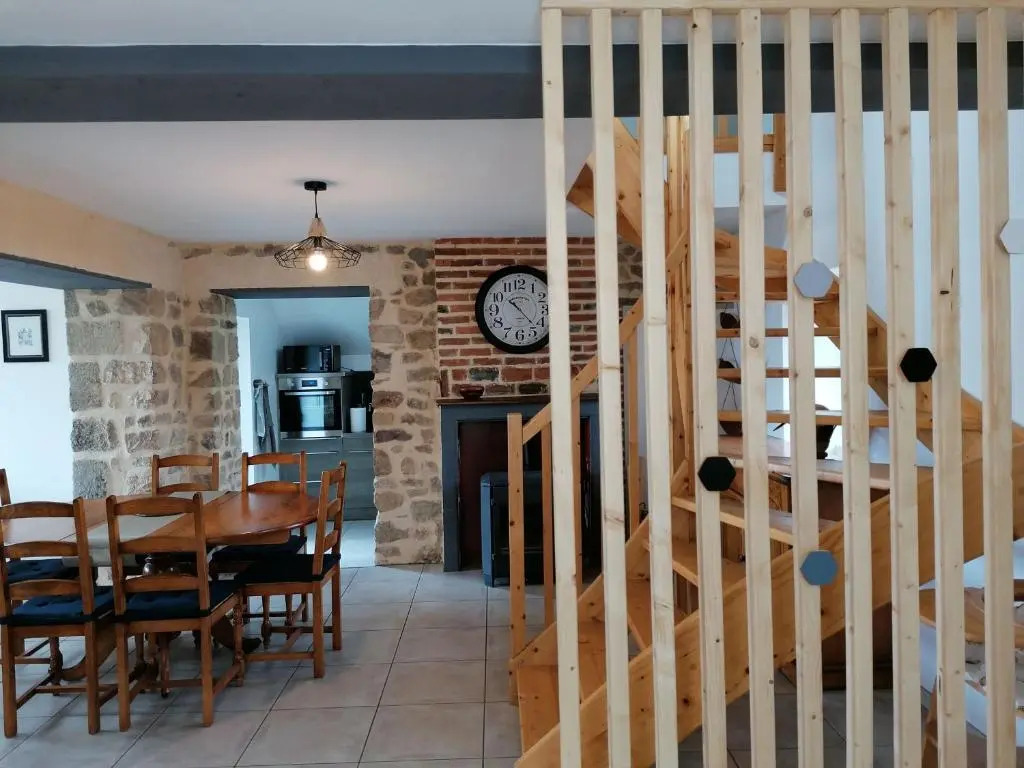 Gîte Sainte-Suzanne-et-Chammes, 4 pièces, 6 personnes - FR-1-600-151