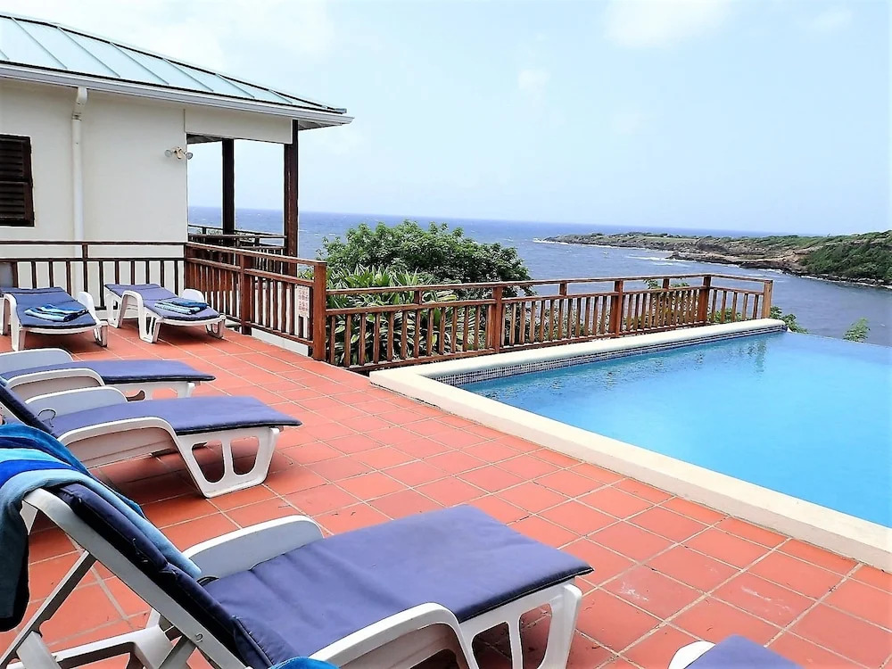 Two Bays Beach Villa, Apartment, and Studios