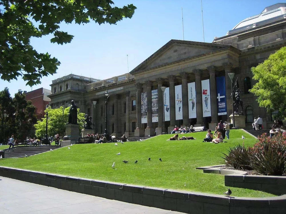 Mel CBD 1bed APT Central & State Library Vme024